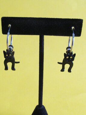Black cat earrings Pierce dangle 3D articulated Halloween